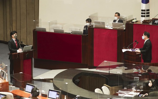 한동훈 법무부 장관이 25일 오후 서울 여의도 국회 본회의장에서 열린 제398회 국회(임시회) 제5차 본회의 정치·외교·통일·안보 분야 대정부질문에서 더불어민주당 박범계 의원의 질문에 답변하고 있다.2022.07.25 / 사진=[공동취재사진]