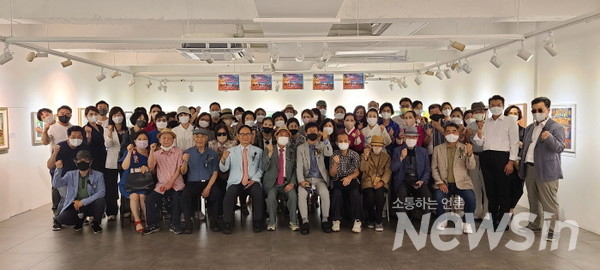 서울미술시화협회(이사장 김규헌) 회원 작가(사진=정경호 기자)