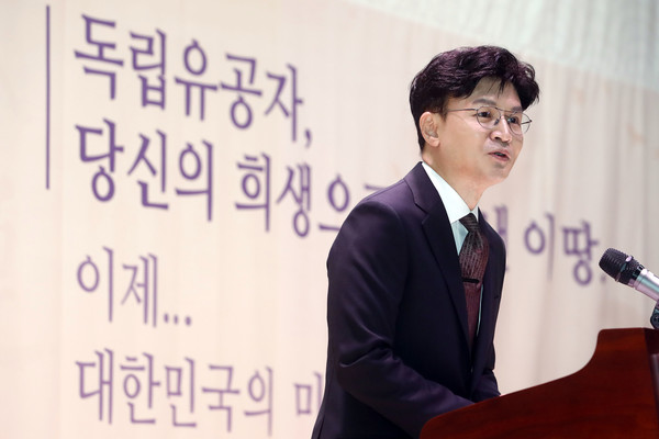 한동훈 법무부 장관이 11일 서울 서대문구 국립대한민국임시정부기념관에서 열린 독립유공자 후손 대한민국 국적증서 수여식에서 환영사를 하고 있다. 2022.08.11 / 사진=[뉴시스]