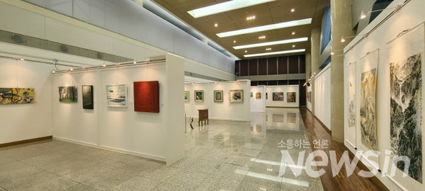 용산아트홀 전시장 전경(사진=정경호 기자)