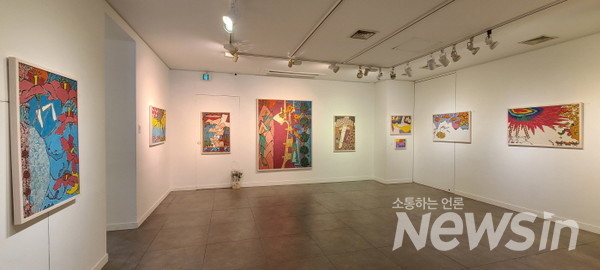 인사동 라메르(Lamer)갤러리에서 개인전을 열고 있는 류성남 작가(사진=정경호 기자)