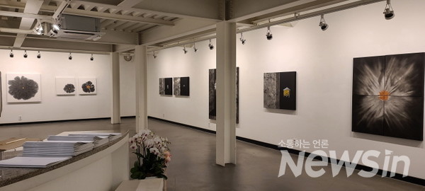 장철 작가 10번째 개인전 갤러리 산촌(사진=정경호 기자)