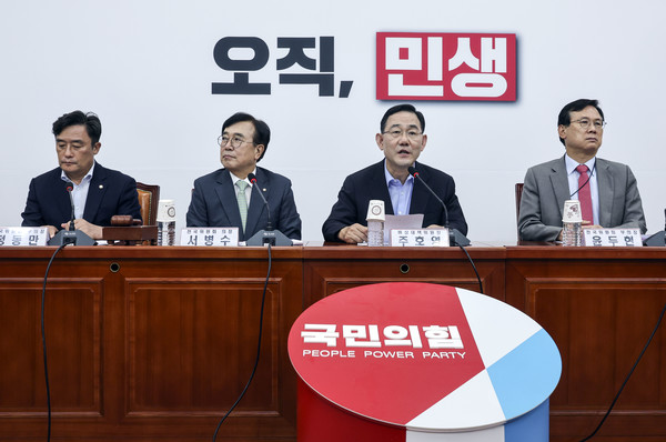 주호영 국민의힘 비상대책위원장이 16일 오후 서울 여의도 국회에서 열린 제5차 상임전국위원회에 참석해 비대위원 명단을 발표하고 있다.2022.08.16 / 사진=[공동취재사진]