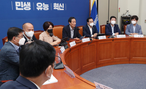 우상호 더불어민주당 비상대책위원장이 19일 서울 여의도 국회에서 열린 비상대책위원회의에서 발언하고 있다.2022.08.19 / 사진=[공동취재사진]