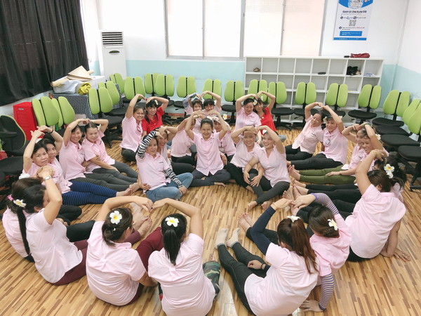 [이미지자료] P.A.C.E 프로그램에 적극 참여하고 있는 한세실업 베트남 VN의 여성근로자들 모습