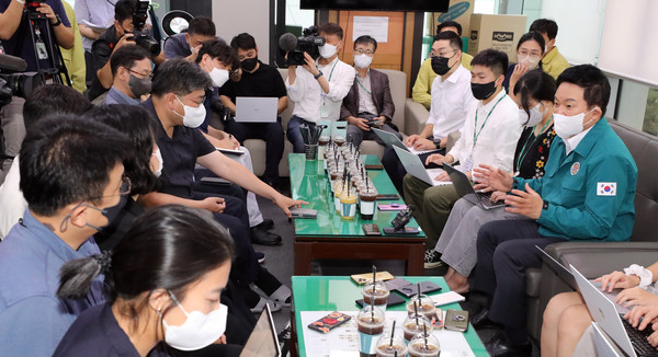 원희룡 국토교통부 장관이 23일 오전 세종시 정부세종청사에서 출입기자 간담회를 갖고 있다. 2022.08.23 / 사진=[뉴시스]