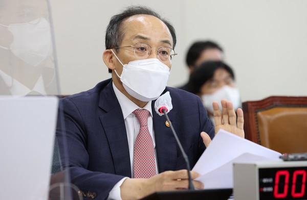 추경호 경제부총리 겸 기획재정부 장관이 24일 오후 서울 여의도 국회에서 열린 기획재정위원회 전체회의에 출석해 의원 질의에 답하고 있다.2022.08.24 / 사진=[공동취재사진]