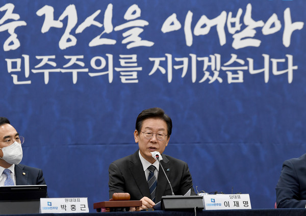 이재명 더불어민주당 대표가 2일 오전 광주 서구 김대중컨벤션센터 2층에서 열린 최고위원회의에서 발언하고 있다. 2022.09.02 / 사진=[뉴시스]