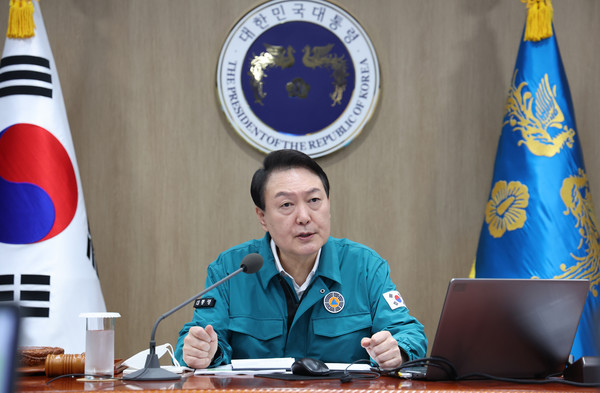 윤석열 대통령이 7일 오전 서울 용산 대통령실 청사에서 태풍 피해상황 긴급점검 국무회의를 주재하고 있다.2022.09.07 / 사진=[대통령실통신사진기자단]