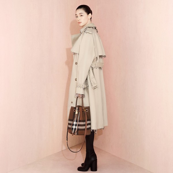 Burberry announces Jun Ji-hyun as its latest ambassador 1-2