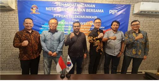 왼쪽부터 코망 그데 수부디(발리 누스라 그룹의 태평양 지점 책임자), 김은섭(두산중공업 인도네시아 지점장), 라라스 세요 위보보오 (PT PGN COM 회장), 다니엘 구(파시픽 그룹 회장) , 테구 누르카요(이스타나 인권부 국장) 이라반(만다라 푸트라 토미 수하르토 그룹 대표). (사진=PASIFIK GROUP 제공)