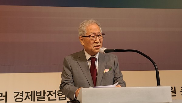 전 통일부장관인 (사)한국통일협회 정세현 회장이 개회를 선언하고 있다. (사진=정경호 기자)