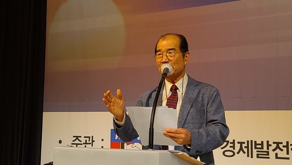 정치학 박사 이일걸 한국간도학회 회장이 발제문을 발표하고 있다. (사진=정경호 기자)