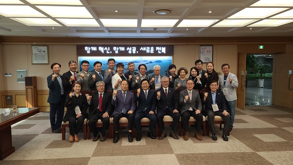 간담회 참석자들이 화이팅을 외치고 있다. (사진=정경호 기자) 