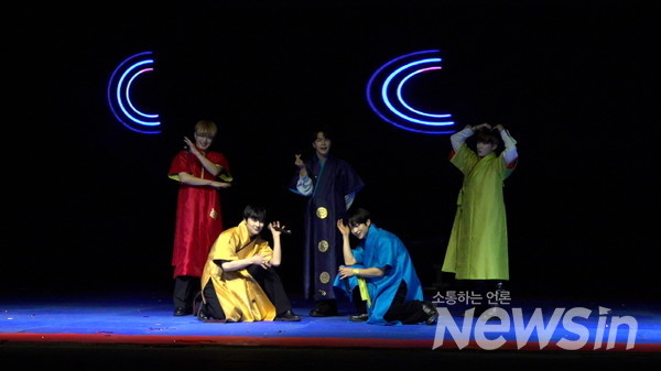 머스트비가 이순화 디자이너 한복을 입고 축하공연...