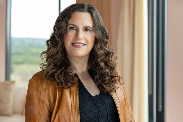 데보라 기빈스 메리케이 최고운영책임자