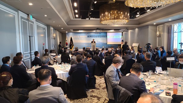 24일 오후 서울 켄싱턴호텔 15층(여의도)에서 열린 제 48차 ‘세계한인상공인 지도자대회’에 참석해 개회사를 하고 있다.2022.10.24 / 사진=[정경호]