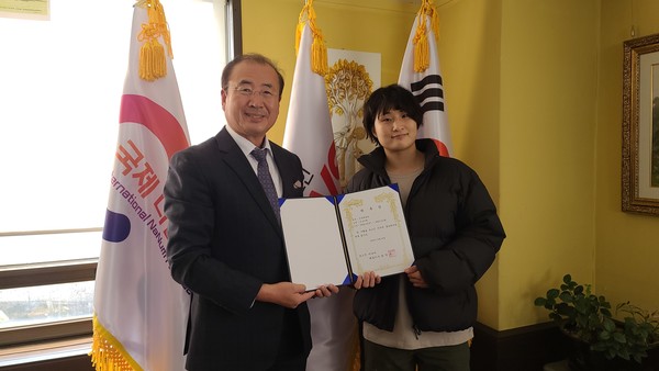 신보미레(오른쪽) 선수가 뉴스인 미디어 홍보대사로 위촉됐다. (사진=정경호 기자)