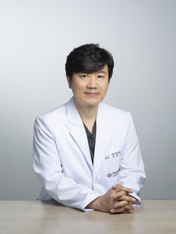 조충식 제 2대 병원장.