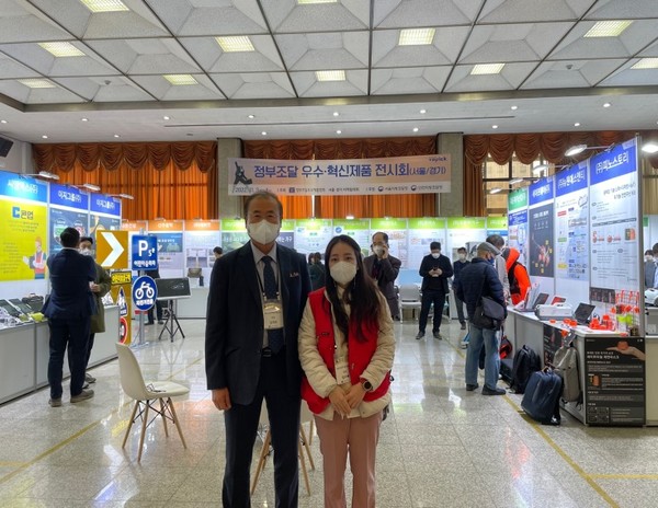 왼쪽부터 ㈜넥스트코어테크놀로지 김계주 회장과 임다혜 팀장.