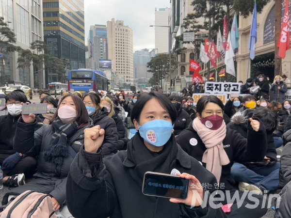 2022 청년학생총궐기에서 13개 청년학생 단체들은 "죽지않고 일할 권리"를 외쳤다.