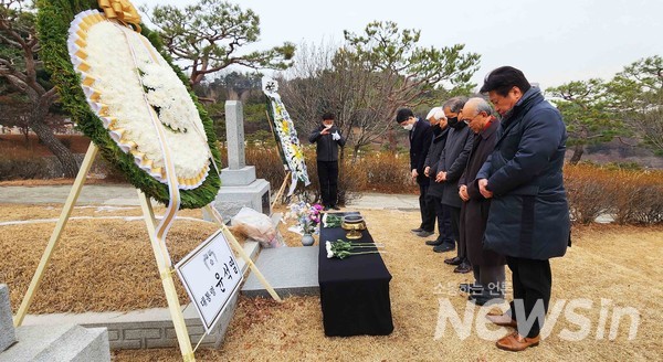 서재필 선생의 유해는 1994년 반환되어 현 국립서울현충원 독립유공자 묘역에 안장되고, 이에 앞서 1977년에 건국공로훈장 대한민국장이 추서되었다