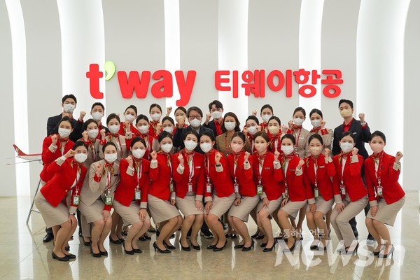 9주간 필수 교육 마친 티웨이항공 신입 객실승무원 수료식 