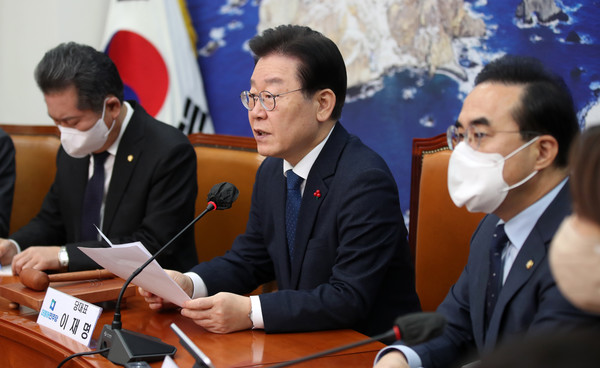 이재명 더불어민주당 대표가 16일 오전 서울 여의도 국회에서 열린 최고위원회의에서 발언하고 있다. 2023.01.16.