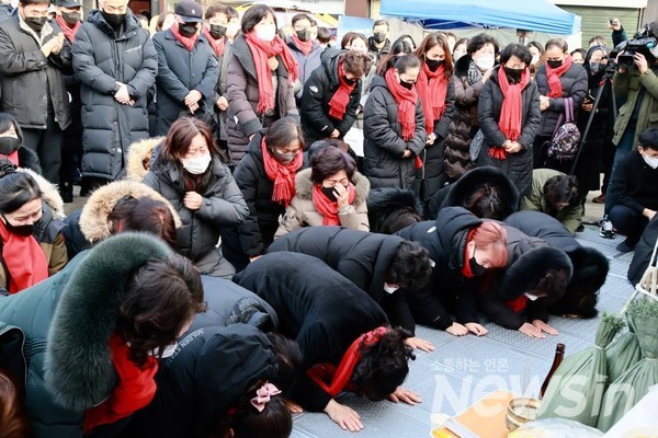 자식을 잃은 엄마는 매일매일이 고통이다. 