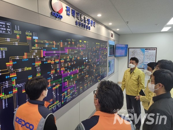 한전은 설 연휴기간 전국에 강한 한파를 예상하고 안정적인 전력공급을 위해 설 연휴에도 전력설비 운영관리 상황을 점검했다. 