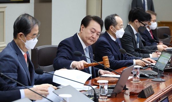 윤석열 대통령이 25일 서울 용산 대통령실 청사에서 열린 국무회의를 주재하고 있다. 2023.01.25 / 사진=[대통령실통신사진기자단]
