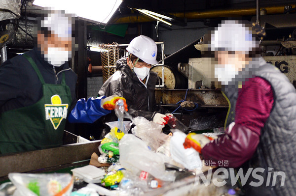  ‘투명 페트병 분리배출’ 의무화에 따른 제도 알림 