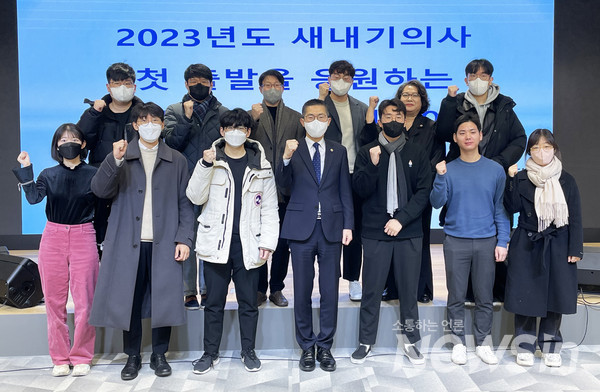 - 이필수 회장, “새내기 의사들이 의사면허에 대한 소중함과 가치를 잊지 않길” 강조