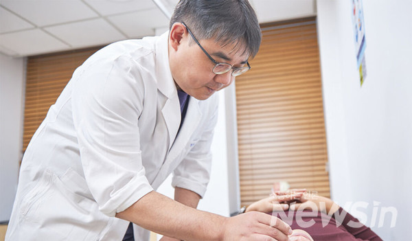경희대한방병원 침구과(안면마비센터) 강중원 교수