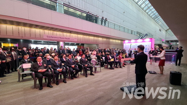 한국미술협회 이광수 이사장이 인사말을 하고 있다(사진=정경호 기자)