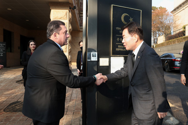 “대한민국 국회도 생존자 구조와 피해 복구에 적극 노력하겠다” 위로 