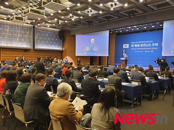 한-몽골 비즈니스포럼 기조연설을 하는 몽골 총리