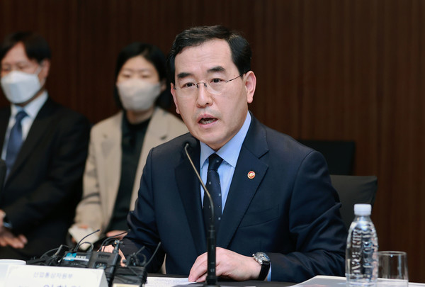 이창양 산업통상자원부 장관이 16일 서울 동대문구 JW메리어트호텔에서 '철강산업 발전 원탁회의'를 주재하고 있다.2023.02.16 / 사진=[산업통상자원부 제공]