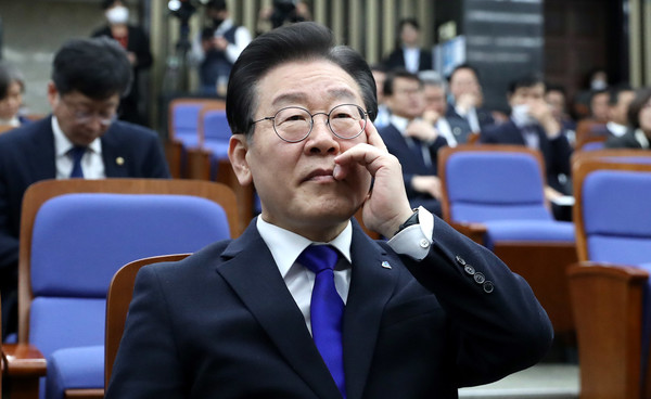 이재명 더불어민주당 대표가 24일 오후 서울 여의도 국회에서 열린 의원총회에 참석해 있다. 2023.02.24 / 사진=[뉴시스]