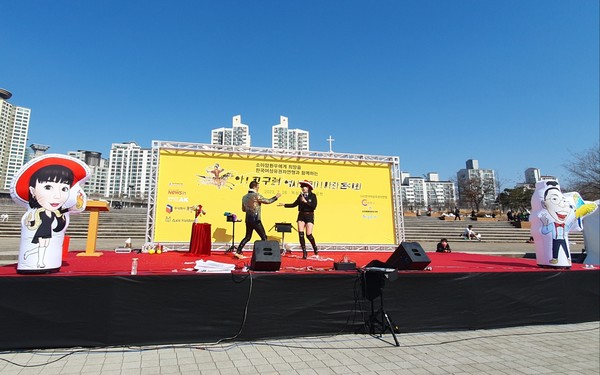 이연홍(왼쪽) 최승희(오른쪽) 마술사