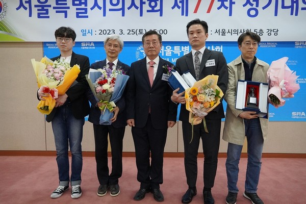 사랑의금십자상