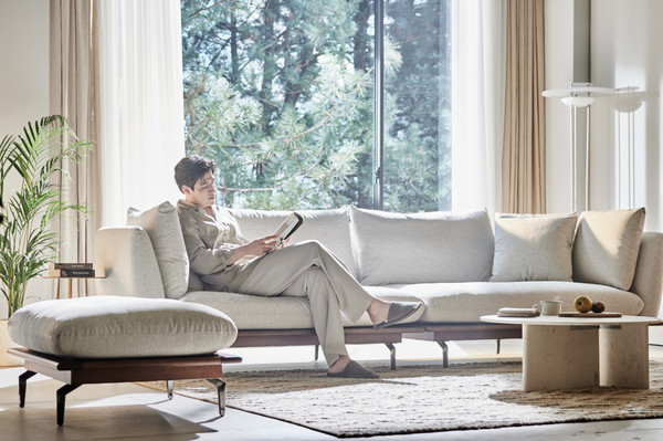 [이미지자료]‘참 잘 샀다.’ 강하늘이 선택한 본질에 집중한 소파, 봄소와 NEW 브랜드 필름 공개