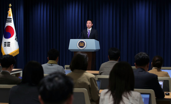 이도운 대통령실 대변인이 27일 오후 서울 용산 대통령실 청사 브리핑룸에서 수석비서관회의와 양곡관리법 개정안 및 부산엑스포 유치 추진 논의 관련 국무총리 주례회동에 대한 브리핑을 하고 있다. 2023.03.27 / 사진=[뉴시스]