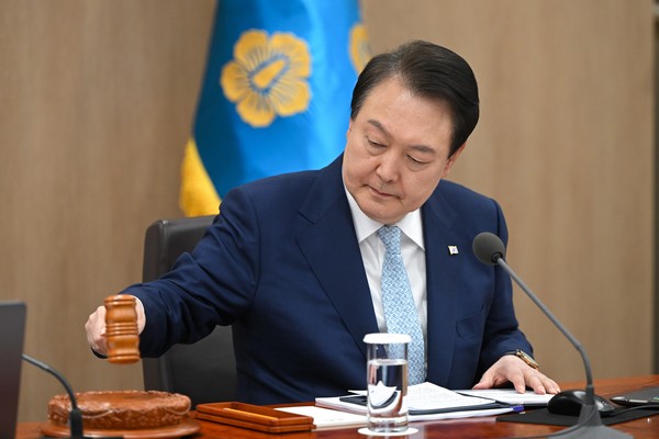 윤석열 대통령이 4일 서울 용산 대통령실 청사에서 열린 국무회의를 주재하고 있다.2023.04.04 / 사진=[대통령실 제공]