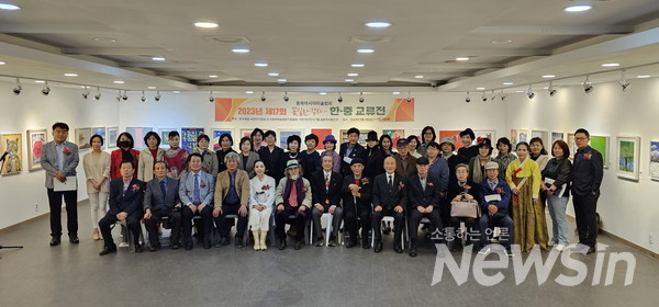 동북아시아미술협회, 2023한-중교류전. '꽃길만 걷자' 주제로 인사동 인사아트프라자갤러리에서 열리고 있다(사진=정경호 기자)