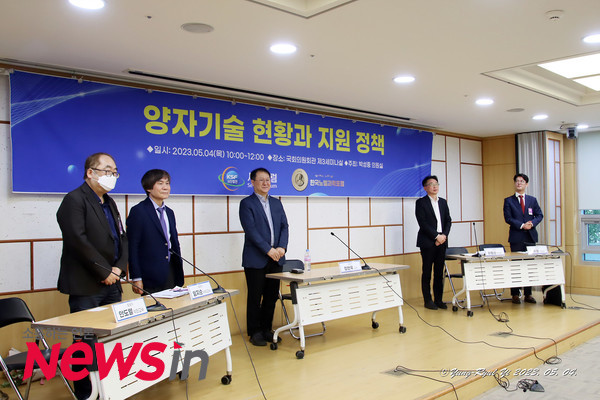 사진 서초포럼 제공(학술대회 토론자 모습)