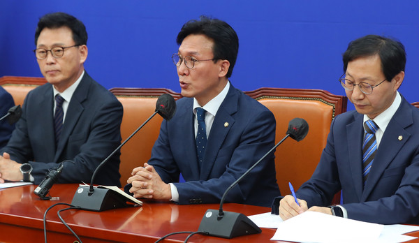 김민석 더불어민주당 정책위의장이 4일 오전 서울 여의도 국회에서 열린 정책조정회의에 참석해 발언하고 있다. 2023.05.04 / 사진=[뉴시스]