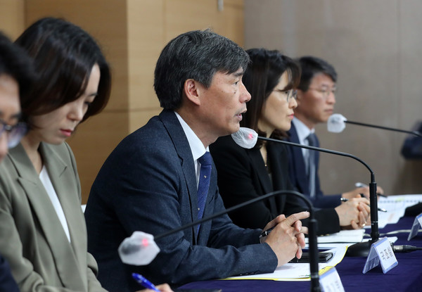 박구연 국무조정실 국무1차장이 12일 오전 서울 종로구 정부서울청사에서 관계부처와 함께 후쿠시마 원전 오염수 전문가 현장 시찰단 관련 브리핑을 하고 있다. 2023.05.12.