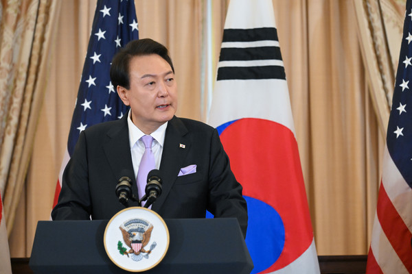 미국을 국빈 방문 중인 윤석열 대통령이 27일(현지시간) 워싱턴DC 미 국무부에서 열린 국빈오찬에서서 답사하고 있다.2023.04.28 / 사진=[공동취재사진]