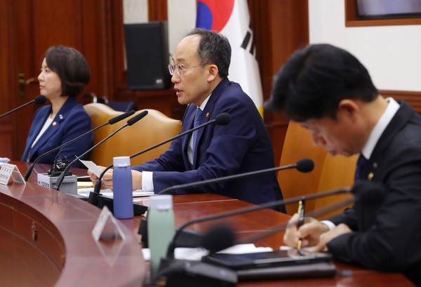 추경호 경제부총리 겸 기획재정부 장관이 2일 오전 서울 종로구 정부서울청사에서 열린 대외경제장관회의 및 UAE 투자협력위원회에 참석해 발언하고 있다. 2023.06.02.